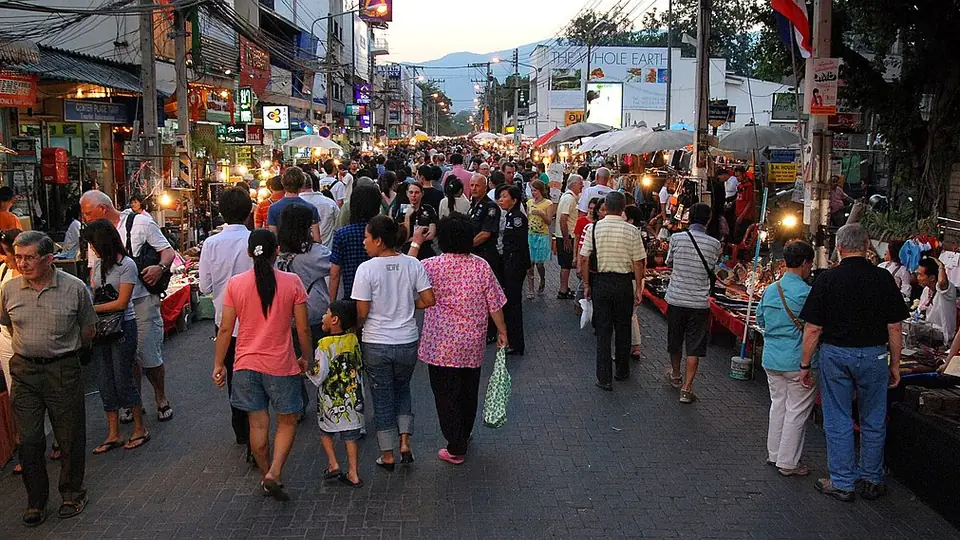 ถนนคนเดินเชียงใหม่ยามเย็น