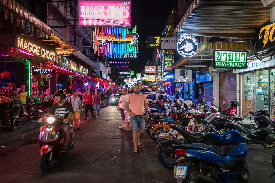 ถนนคนเดินพัทยายามค่ำคืน